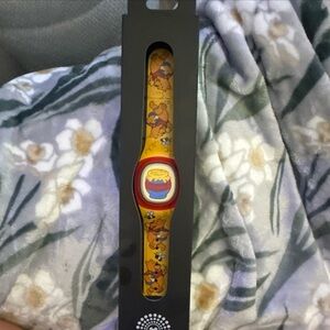 Disney MagicBand+ Winnie The Pooh Brand New